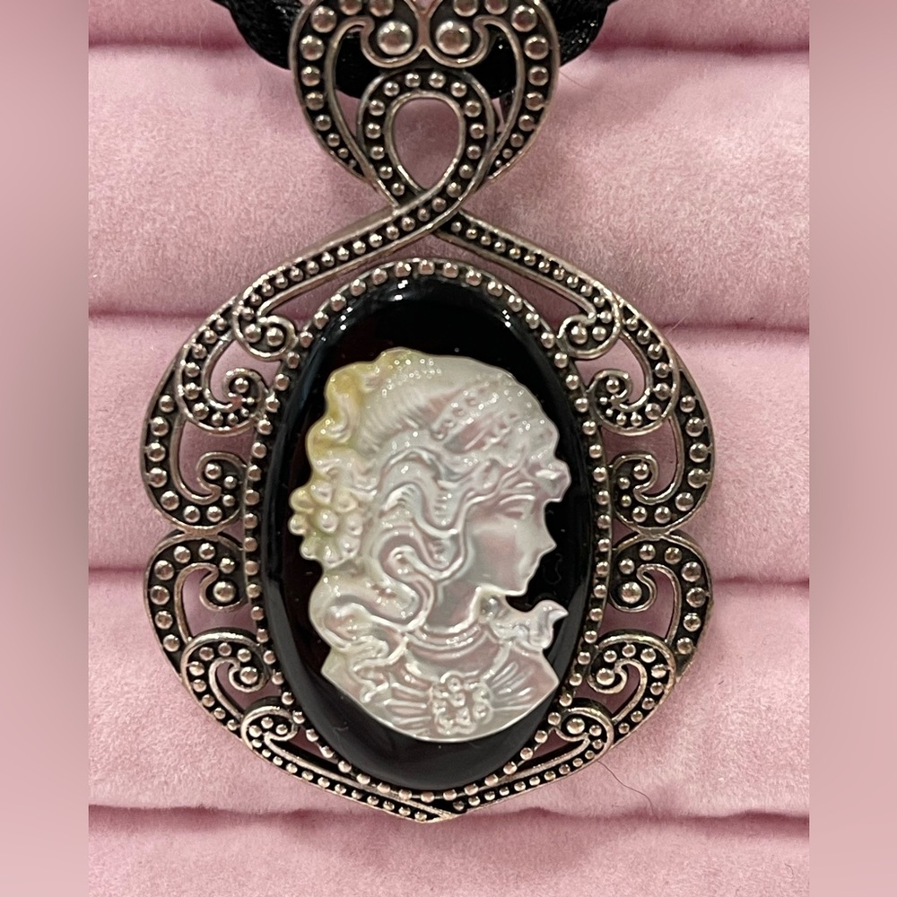 Vintage Sterling Silver Cameo Pendant Signed 925 CFJ Thai